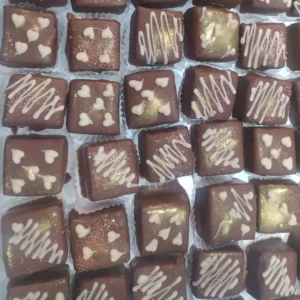 Carrés orientaux au chocolat et aux amandes (Au kilo)