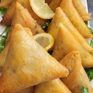 Briouates aux crevettes servies pour l'apéritif Maghreb Délice